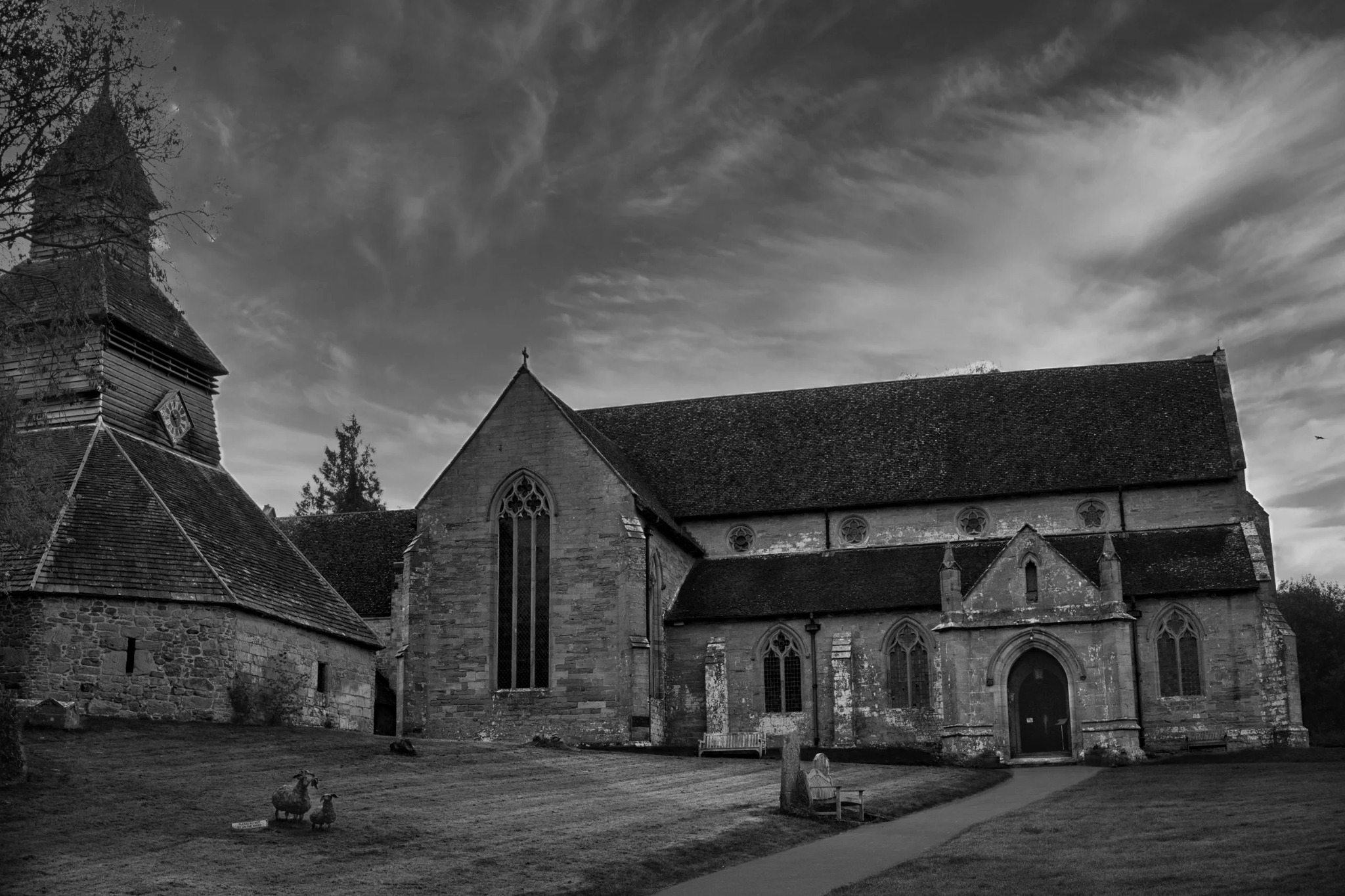Pembridge church and churchyard