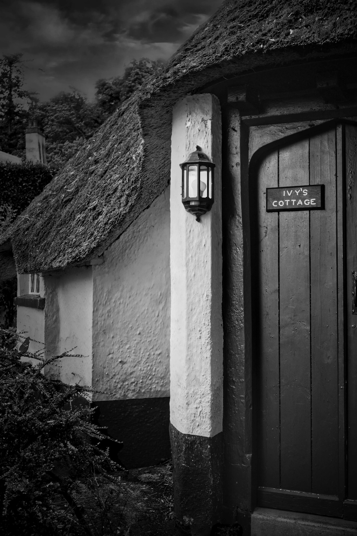Thatched cottage and garden in the English countryside