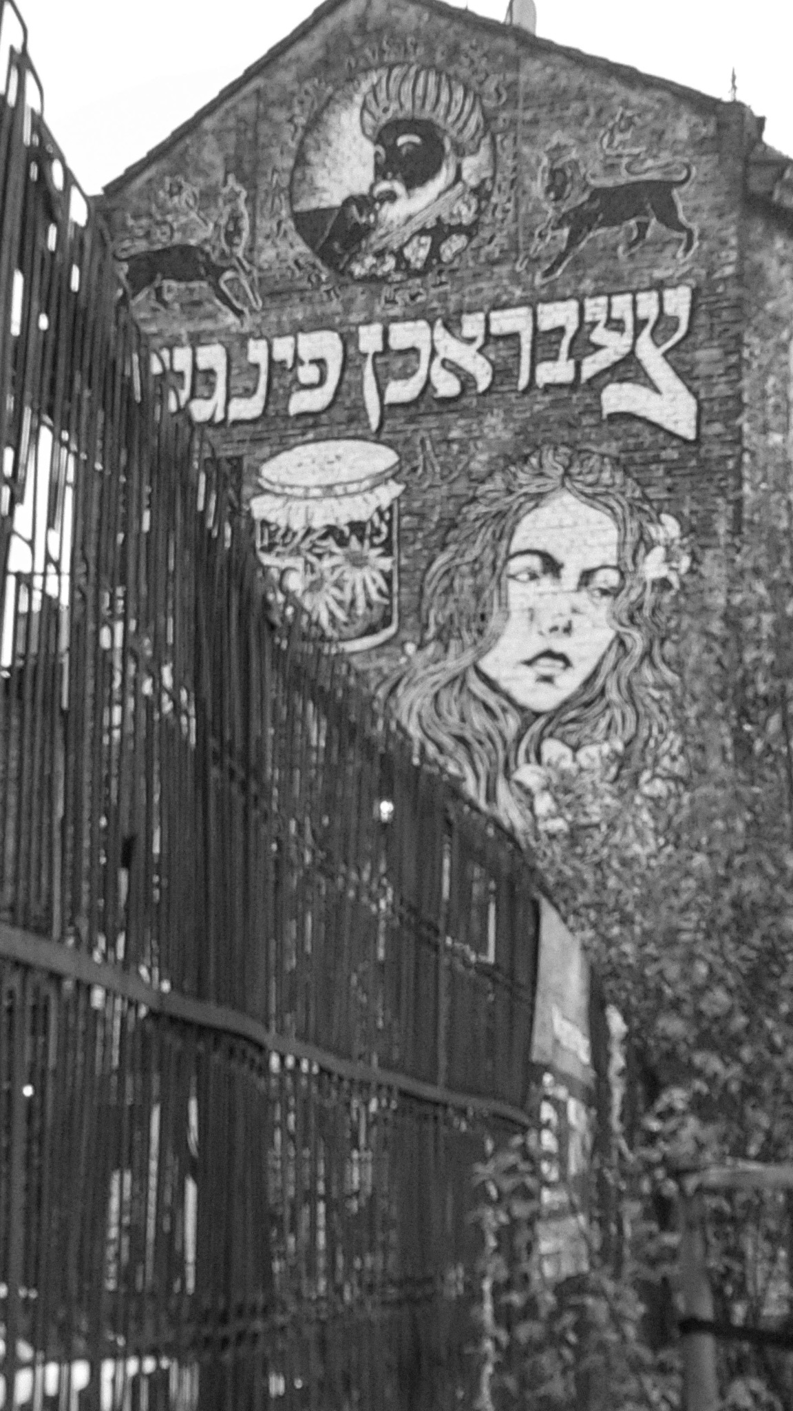 0768 krakow-kazimierz-hebrew-mural-black-and-white dcb7b5c581